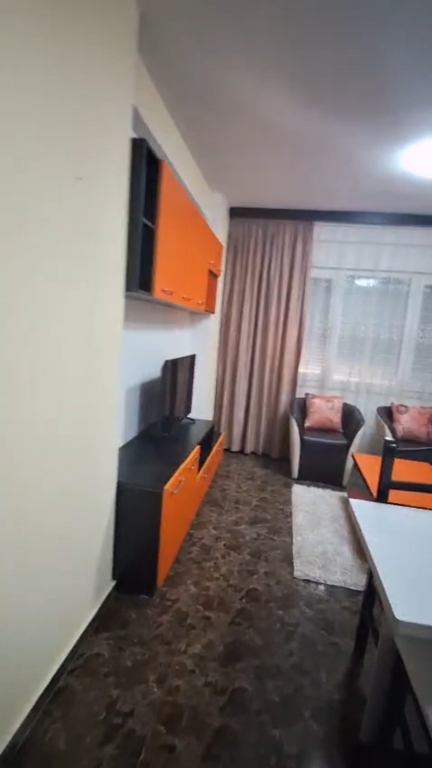 Apartament 1+1, Petro Nini!