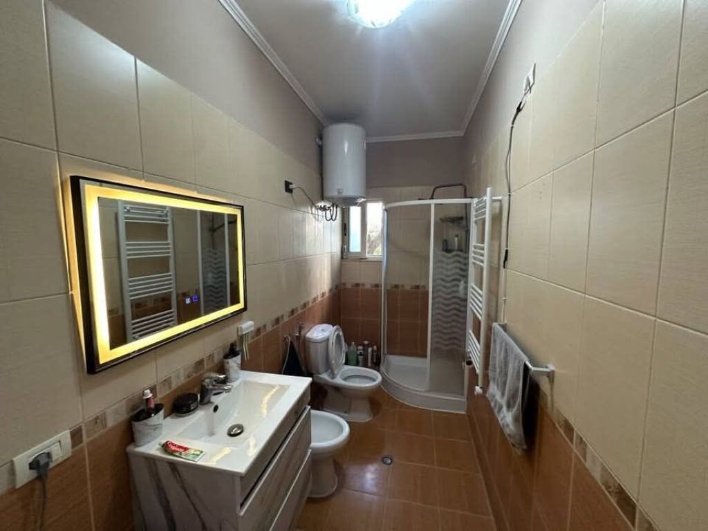SHTEPI PRIVATE 2+1 ME QIRA 120 m² | Oborr 380 m² - ALI DEMI