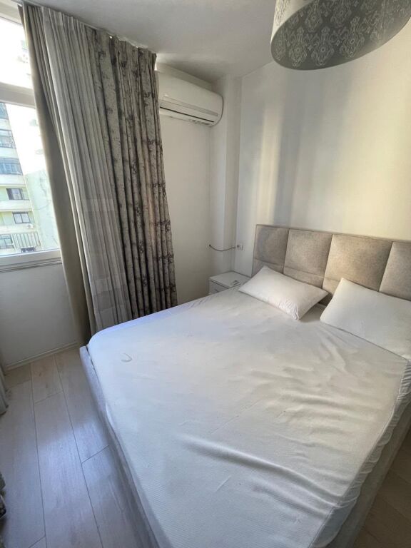 Ish Ekspozita rents a 1+1 furnished apartment. 50,000 Leke
