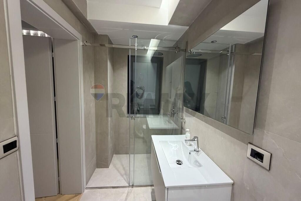 Apartament 2+1+2 me qera Blloku