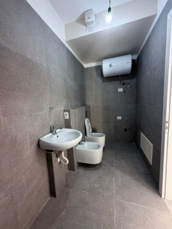 Appartamento/ufficio in affitto in Via Dibra dietro Residences Arlis ID 5716