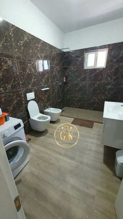 21008596 SHITET OSE JEPET ME QERA VILA,PLAZH