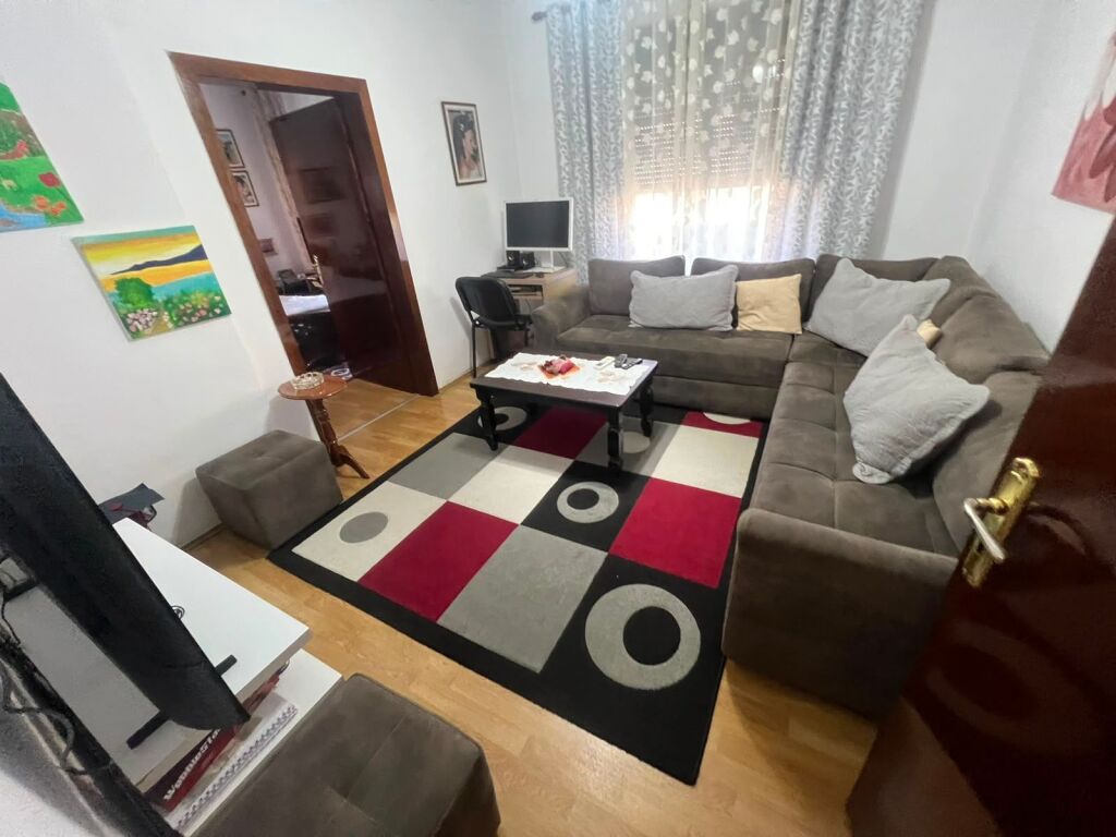 🏢Via Bardhyl, vicino al Oslo Bar, appartamento 2+1 in affitto, arredato 60.000 Leke