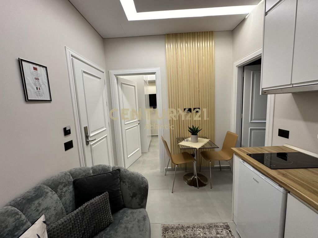 Business premises for sale + 3 Apartments 1+1, first line with the main road in Plazh Hekurudha !
