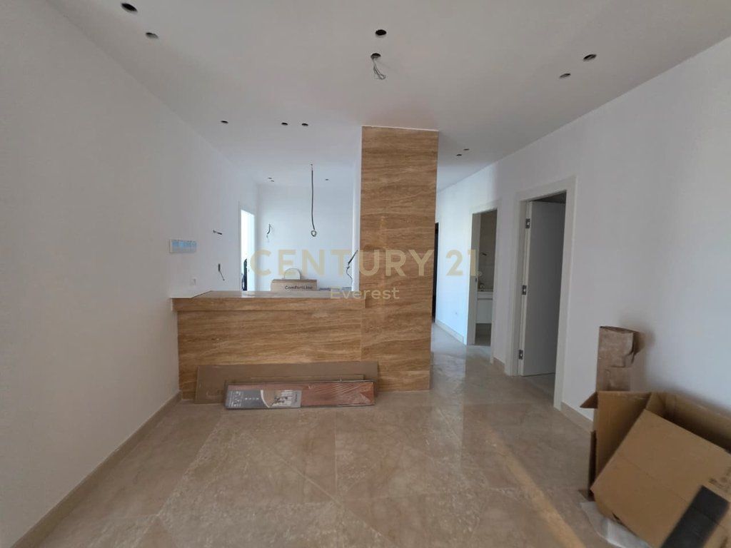 VERTICAL FOREST – ZYRË PREMIUM ME QIRA