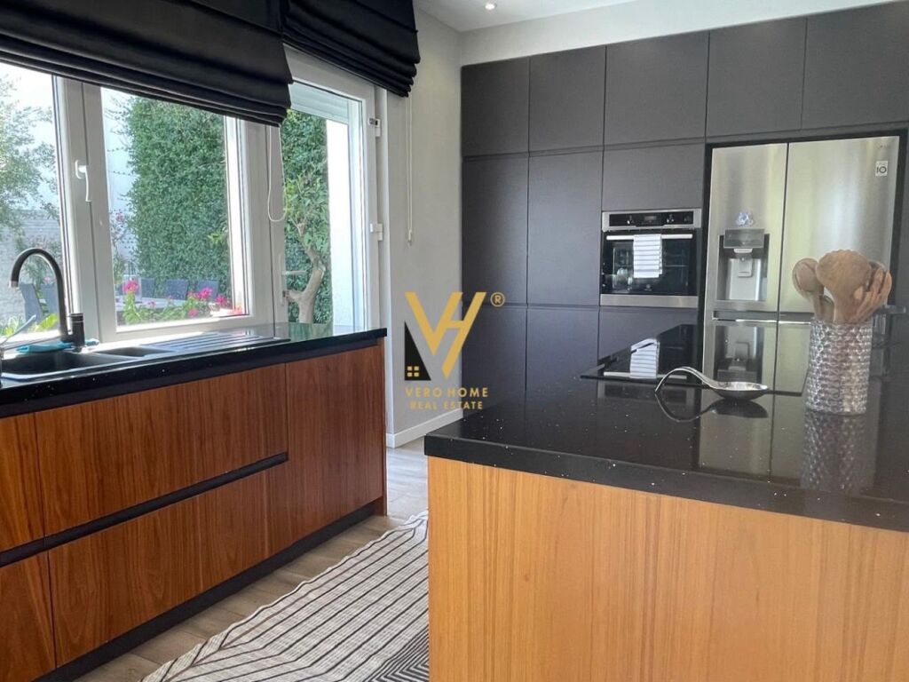 SHITET VILE DY KATESHE TE KODRA E DIELLIT 2- 620.000 EURO