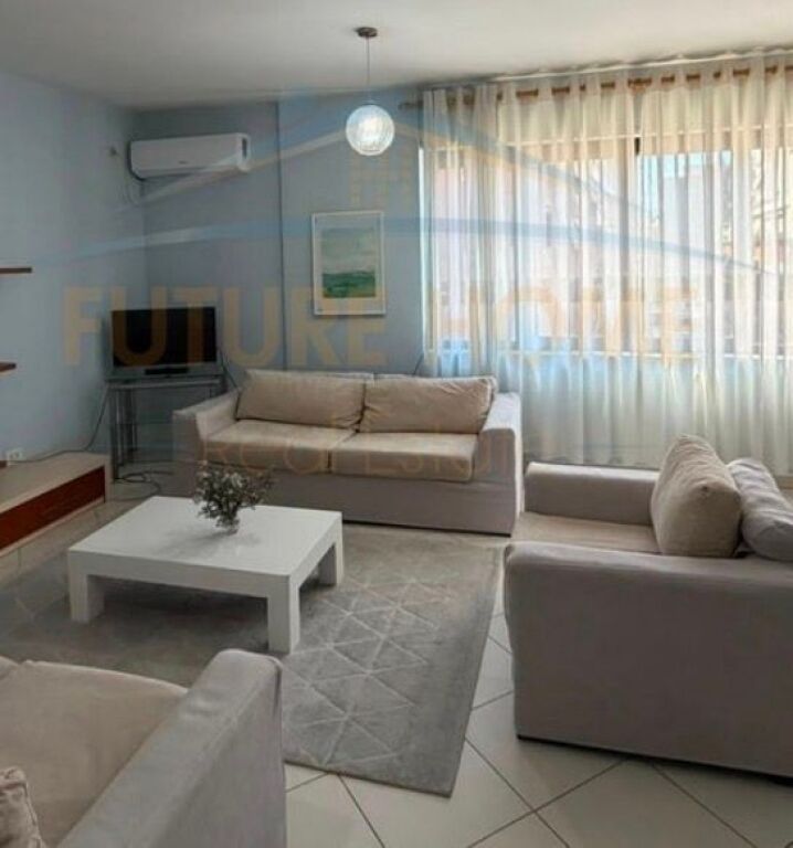 Shitet, Apartament 2+1+2, Rruga e Barrikadave, Tiranë.