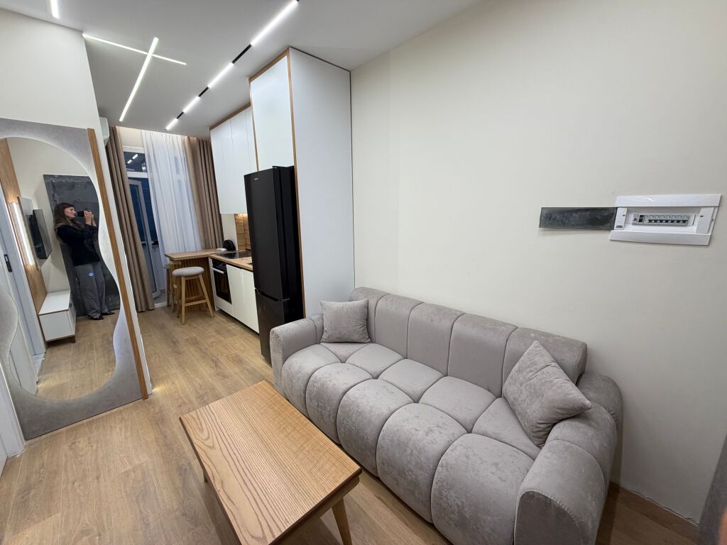 🏡 VENDESI APPARTAMENTO 1+1 – APPENA RISTRUTTURATO  📍 Monolocale convertito in 1+1 💰 Prezzo: 110 milioni di lek