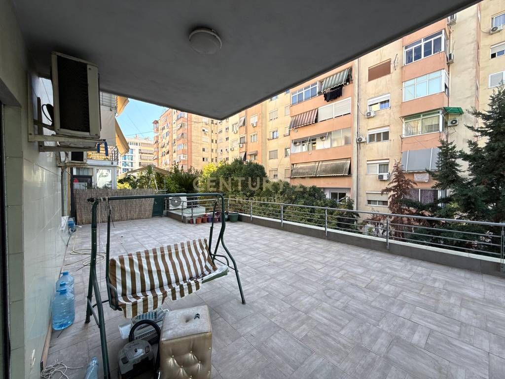 Apartament 2+1+ Verande Me Qira në Komunën e Parisit - 1100€ | 196 m² 1,100 € /Muaj 10,000 Lekë /Muaj