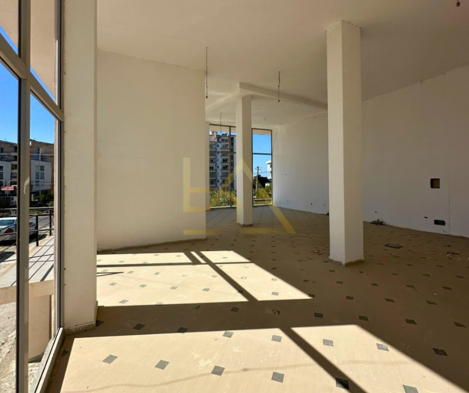 JEPET ME QIRA AMBIENT BIZNESI – SHKËMBI I KAVAJËS, DURRËS