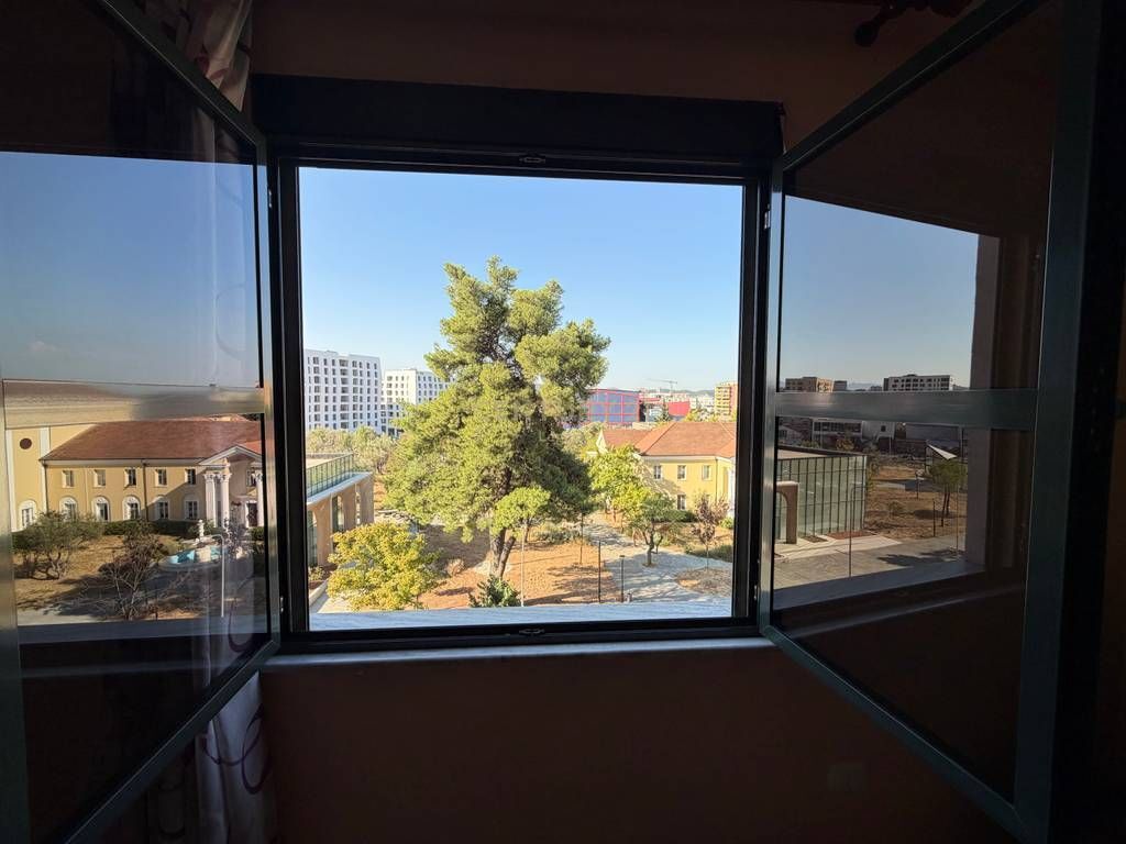 Shitet Apartament 2+1 ne Kinostudio 185,000 €