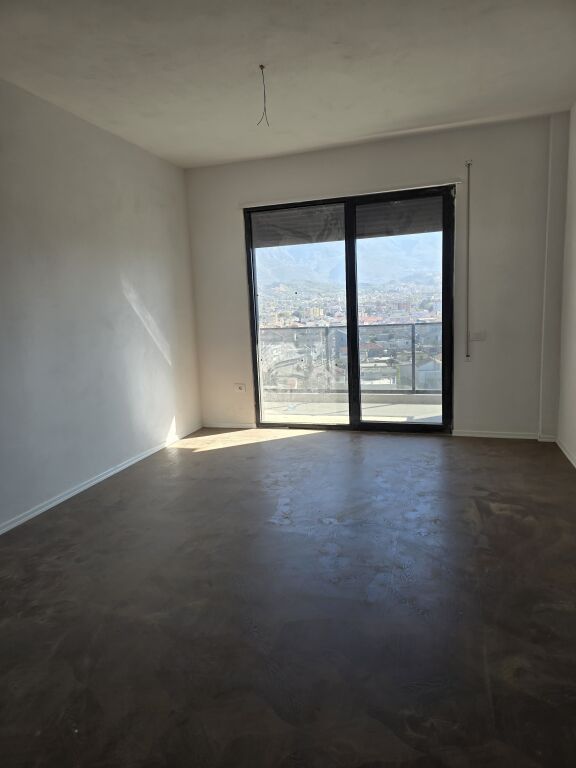 Apartament 2+1 per shitje 5-Maji