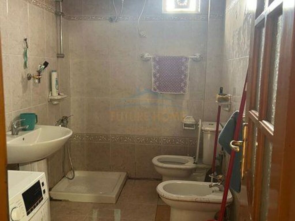Shitet, Apartament 2+1, Rruga "Kongresi Manastirit"