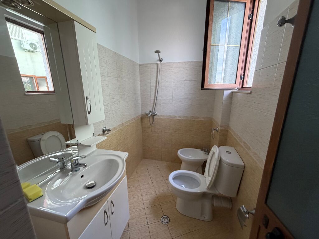 3+1,kat 2 vile private,sauk i ri te varrezat,500 mije leke