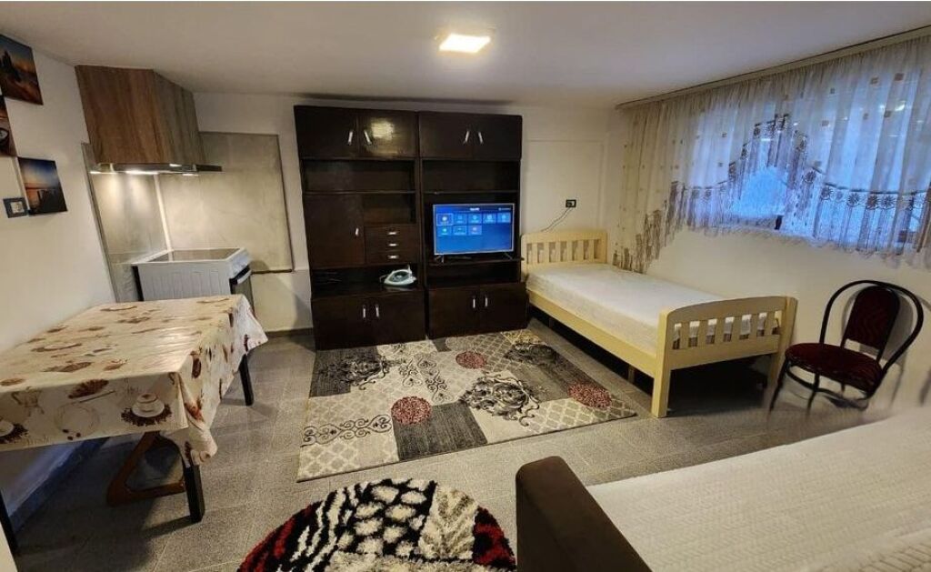 Studio Me Qira në Sauk i Vjetër!
