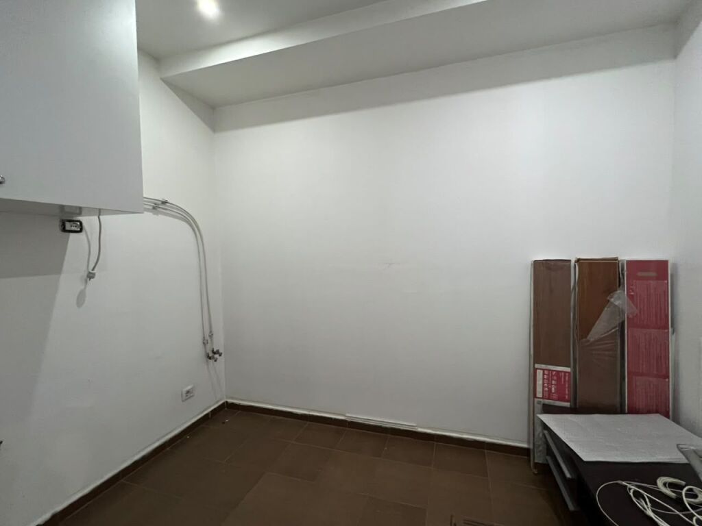 JEPET ME QIRA –  📍 Ring Center, Tiranë