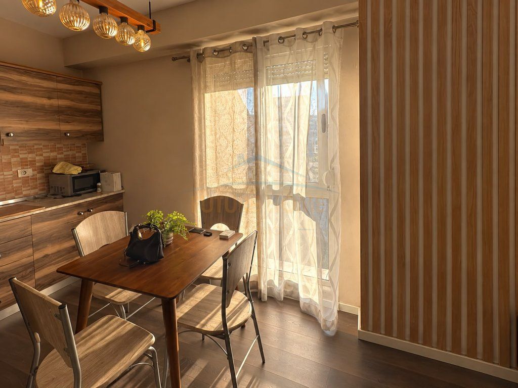 Affitto, Appartamento 1+1, Complesso Delijorgji, Tirana