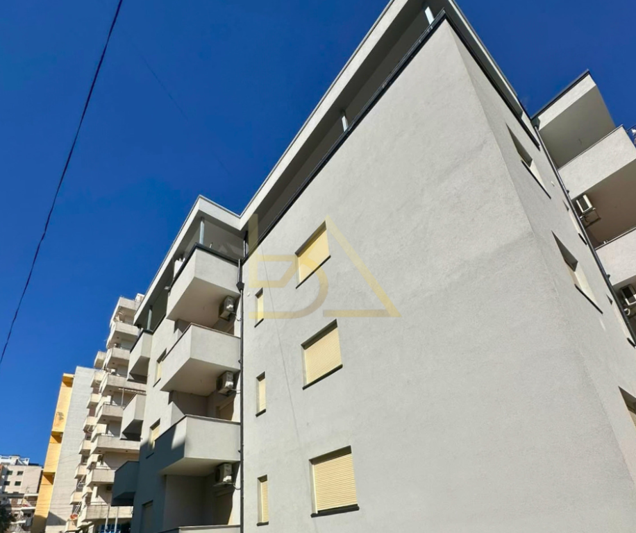 SHITET GODINË ME 17 APARTAMENTE – SHKËMBI I KAVAJËS, DURRËS