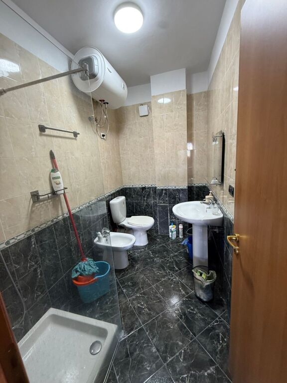 APPARTAMENTO IN AFFITTO 2+1+2 VIA ELBASANI 100.000 LEKE FH-96110