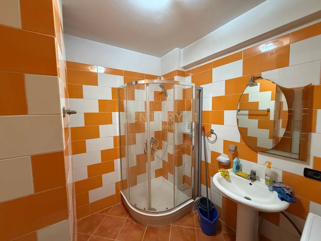 Apartament 2+1+ Verande Me Qira në Komunën e Parisit - 1100€ | 196 m²