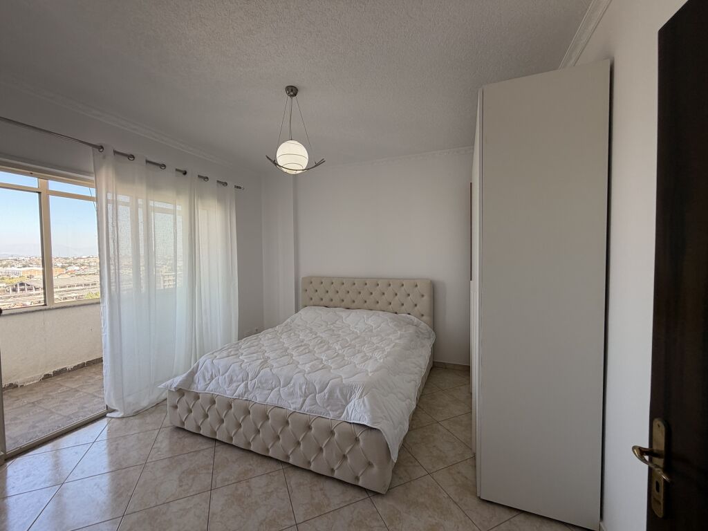 Shitet Apartament 1+1 te Rrota Kuqe , Plazh