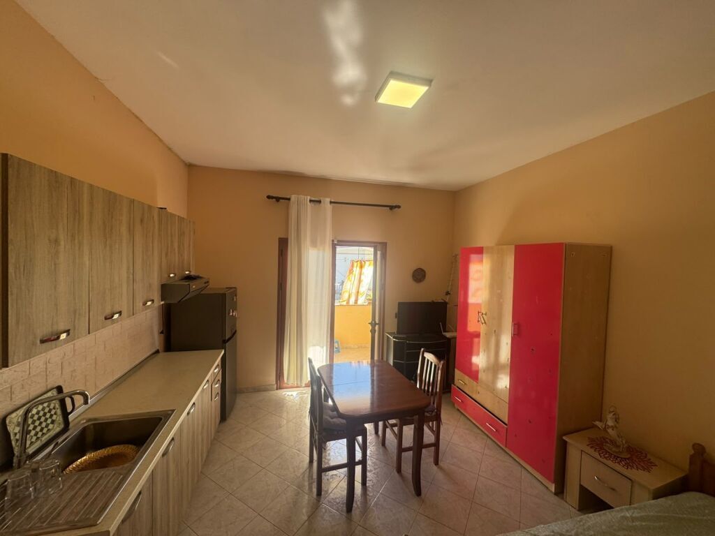 Garsoniere me qira 5 minuta nga Brryli