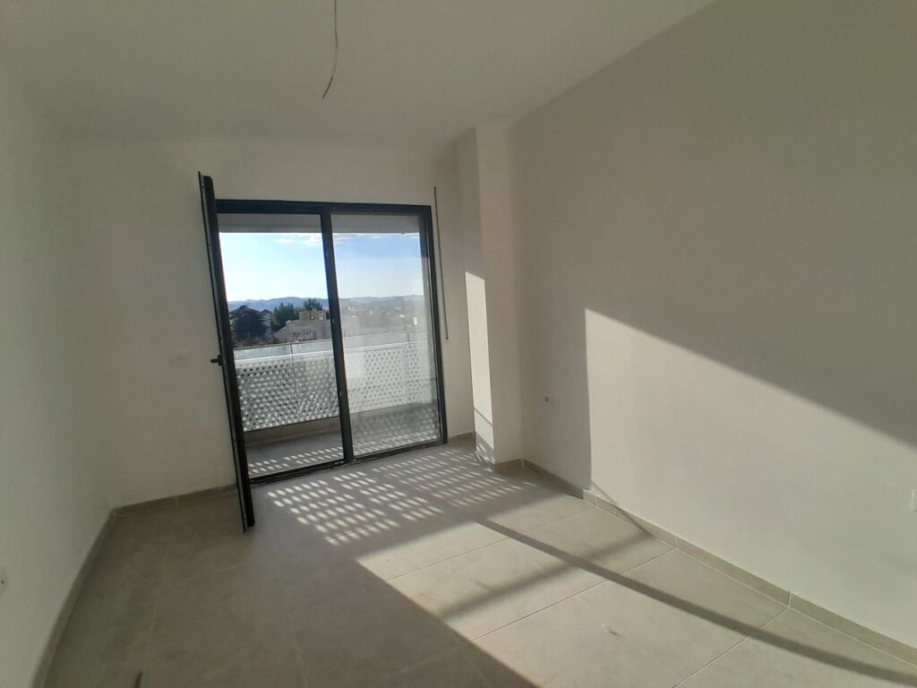 🏠 SHITET APARTAMENT 1+1 – PARALLEL LIVING, DON BOSKO