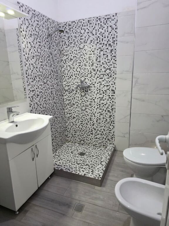 🏠 JEPET ME QIRA APARTAMENT 2+1  📍 Astir, Kompleksi Fratari