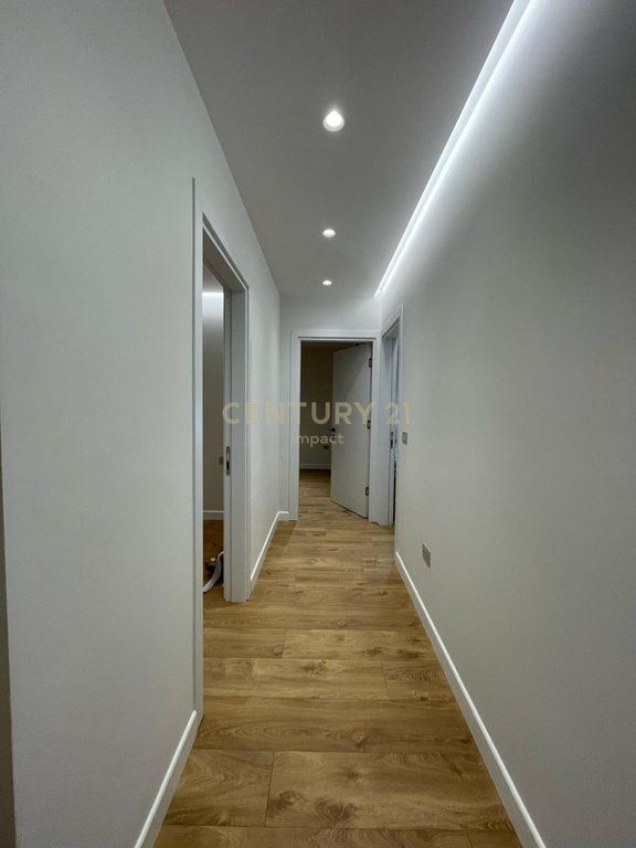 Apartament 3+1+2 me post parkimi me qira tek Kodra e Diellit