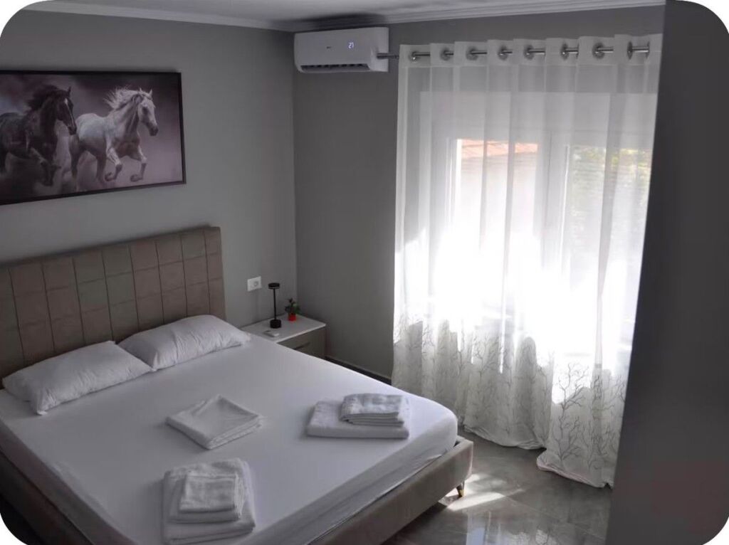 🏢Sheshi Avni Rustemi,prane Supermarket Spar jepet me qera apartament ,2+1 i mobiluar.80,000Leke