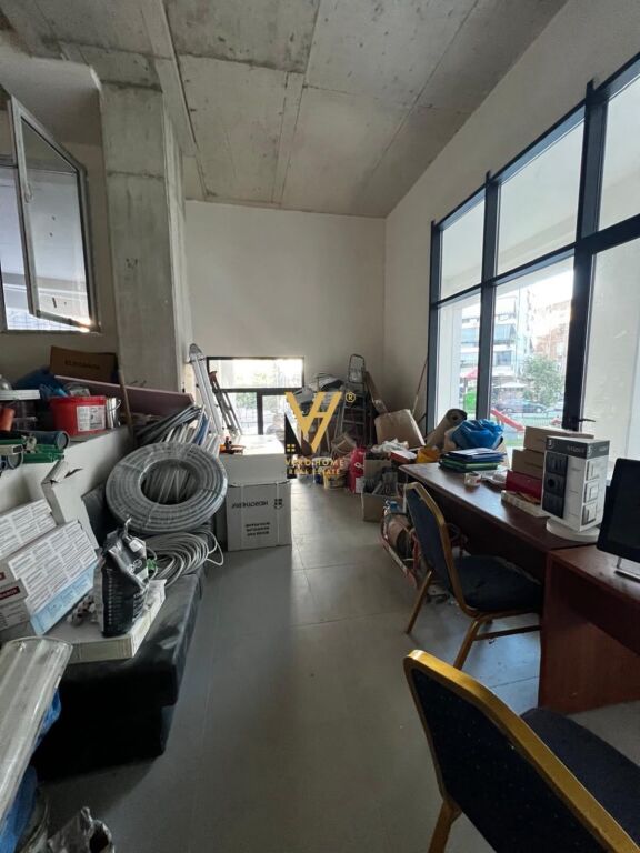 JEPET DYQAN 100 M2 ME QIRA TE KOMUNA E PARISIT 2.500 EURO