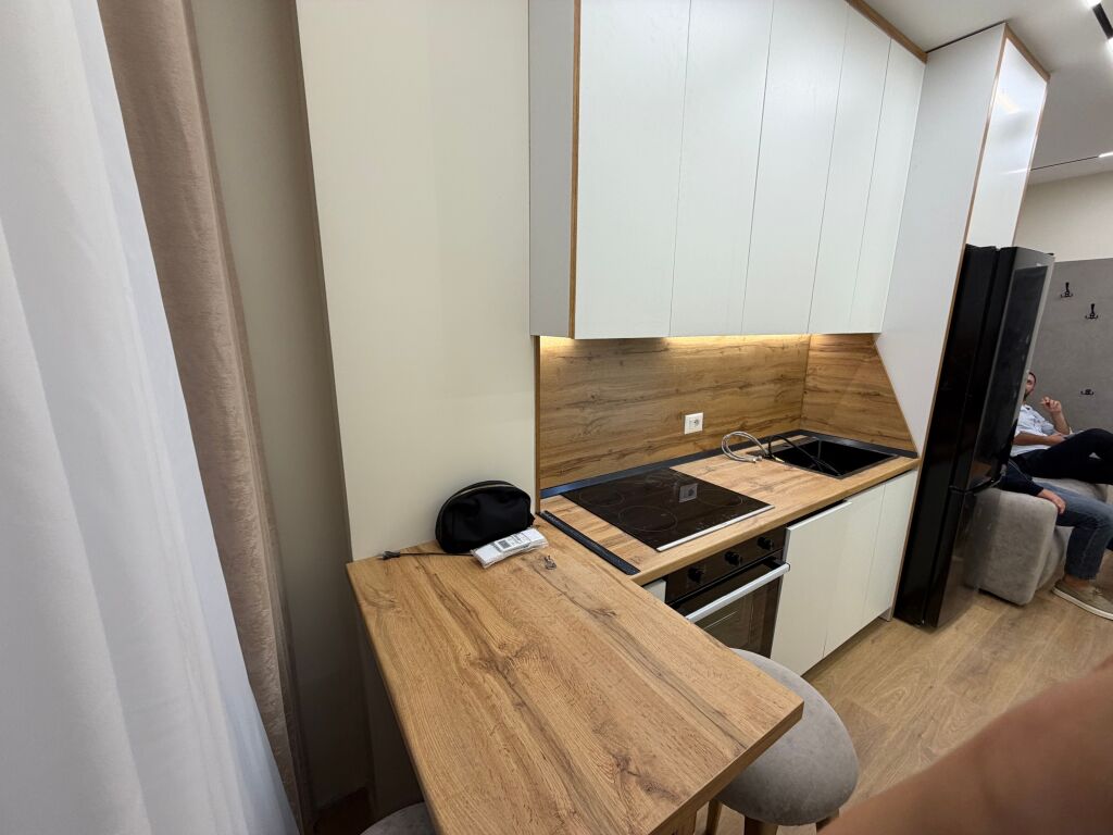 🏡 VENDESI APPARTAMENTO 1+1 – APPENA RISTRUTTURATO  📍 Monolocale convertito in 1+1 💰 Prezzo: 110 milioni di lek