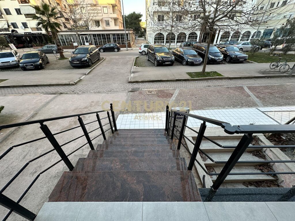 Business premises for sale + 3 Apartments 1+1, first line with the main road in Plazh Hekurudha !