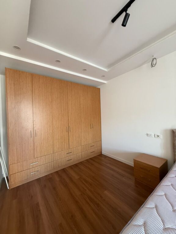 Jepet me qira 2+1+2 TE 21 Dhjetori Kontakti 70.000 leke