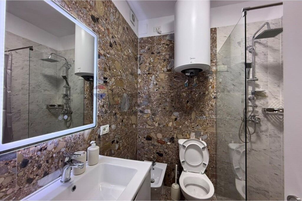 APARTAMENT 2+1+2 ME QIRA LIQENI I TIRANËS