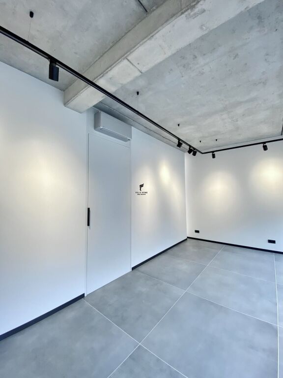 SHOP FOR RENT 70 M2 MYSLYM SHYRI 250,000 LEKE FH-96097
