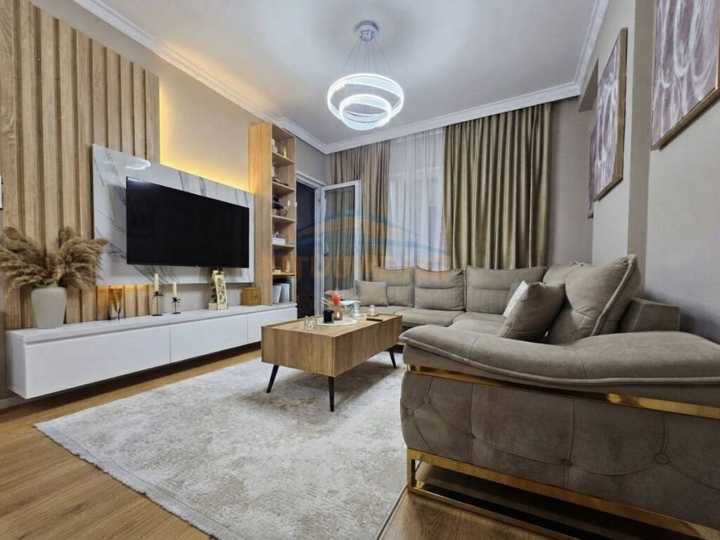 Shitet, Apartament 2+1, Univers City, Tiranë