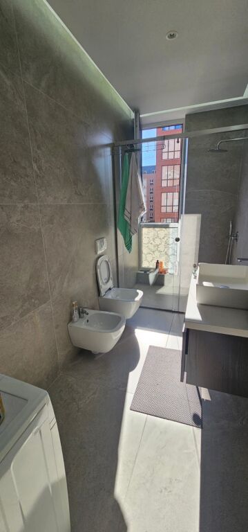 🏙️ SHITET APARTAMENT 3+1+2 – BULEVARDI I RI, TIRANË