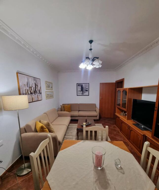 Rent | Apartament 2 + 1 | Liceu Artistik | 700 €/month