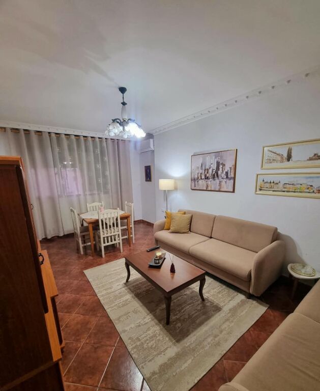Rent | Apartament 2 + 1 | Liceu Artistik | 700 €/month