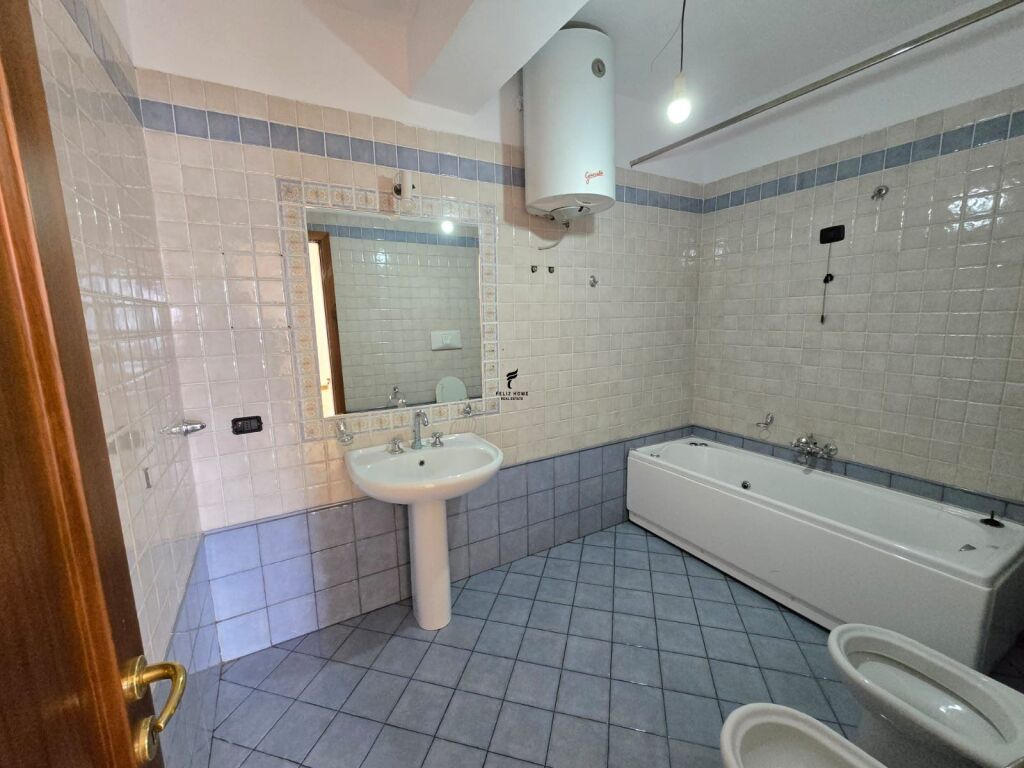 UFFICIO IN AFFITTO 96 M2 CENTRO 180.000 LEKE FH-96130