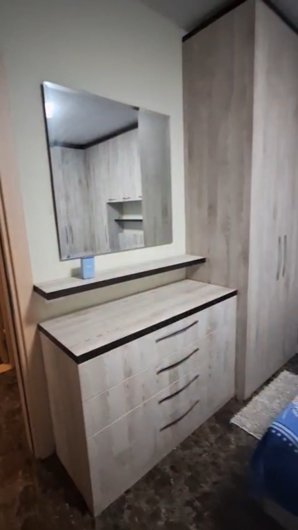 Apartament 1+1, Petro Nini!