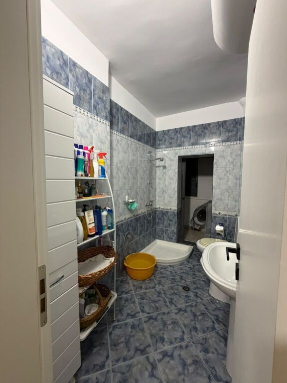 🏠 Jepet apartament 1+1 me qira – Myslym Shyri  🛋️ I mobiluar &amp; i kompletuar 📍 200 m nga Kastrati 🏢 Kati 5 💰 65,000 lekë/muaj