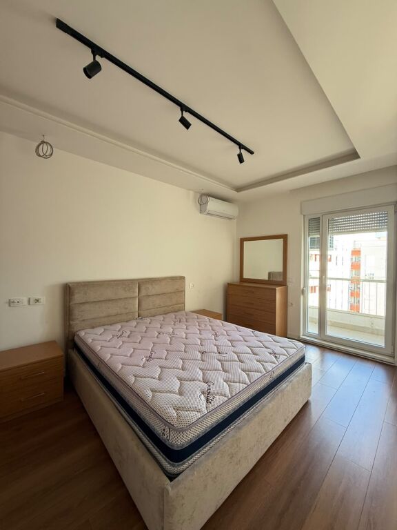 2+1, 8th floor elevator, contact 21 December, 700 thousand lek