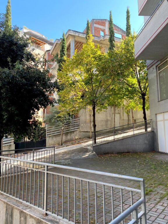 SHOP FOR RENT – RAFAELO COMPLEX, FRESK 300 € /Month