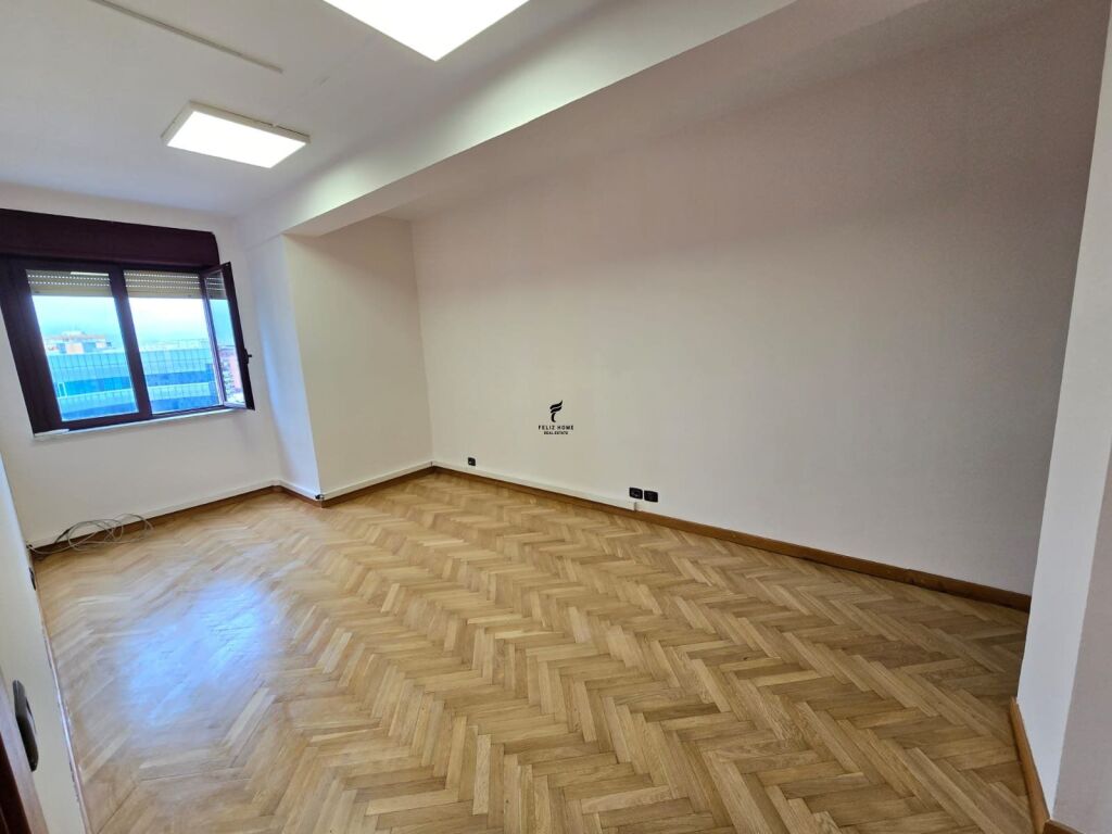 UFFICIO IN AFFITTO 96 M2 CENTRO 180.000 LEKE FH-96130