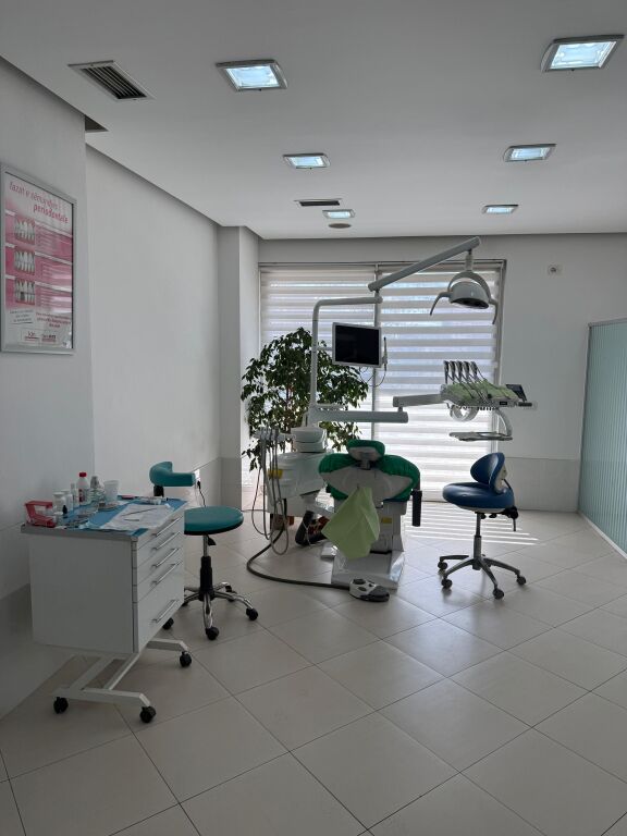 Kamez Clinica dentale in affitto 107M²