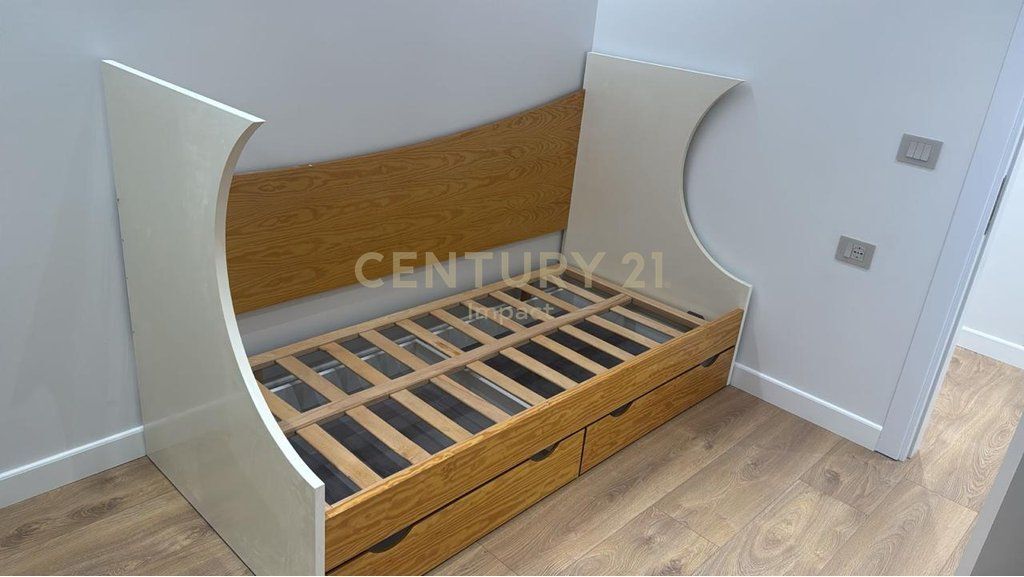 Apartament 3+1+2 me post parkimi me qira tek Kodra e Diellit