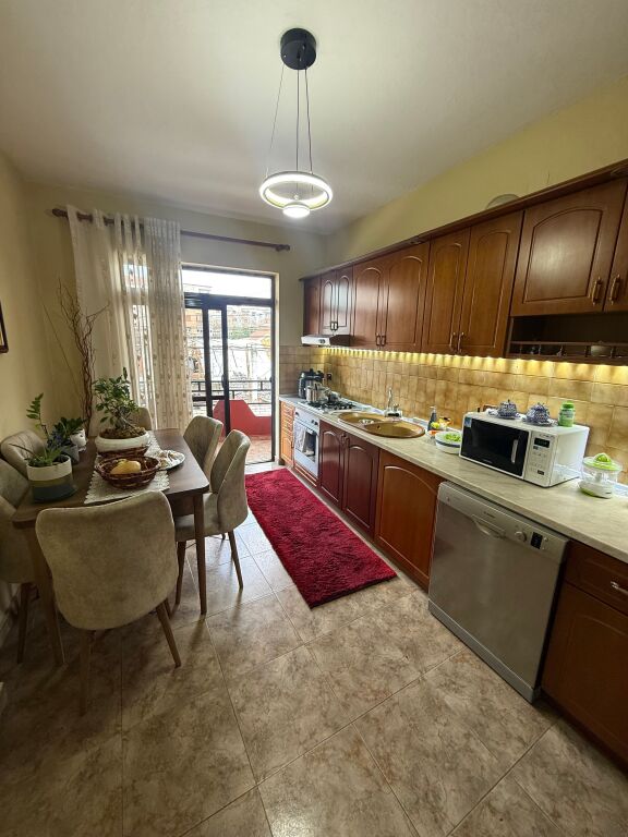 🏡 PRIVATE 4-FLOOR HOUSE FOR RENT – BARDHYL STREET