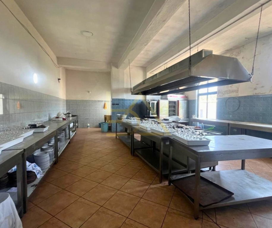 JEPET ME QIRA GODINË 4-KATËSHE – FLLAKË, QERRET, DURRËS